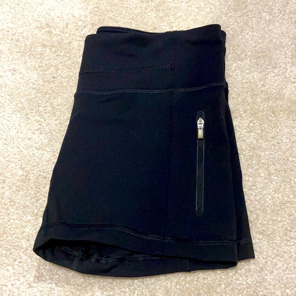 Size 4 lululemon shorts - Picture 1 of 3